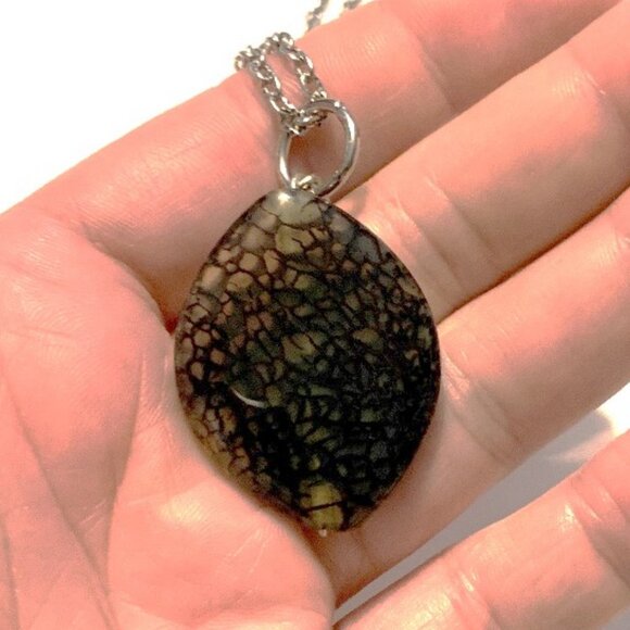 Dragon Vein Agate Pendant Necklace – Power, Vitality & Hidden Magic - Picture 5 of 7